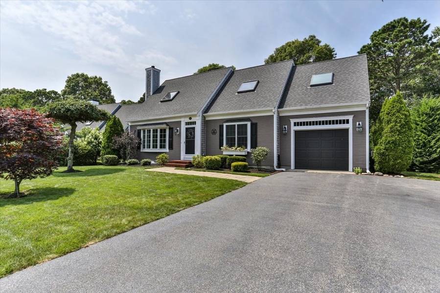 17 Starbeam Ln, Barnstable, MA 02601