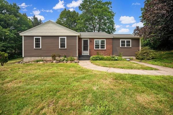 18 Meetinghouse Hill Rd, Sterling, MA 01564