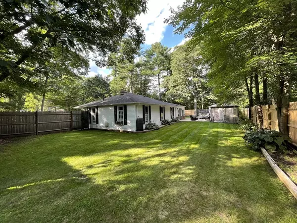 Hamilton, MA 01982,2 Village Ln