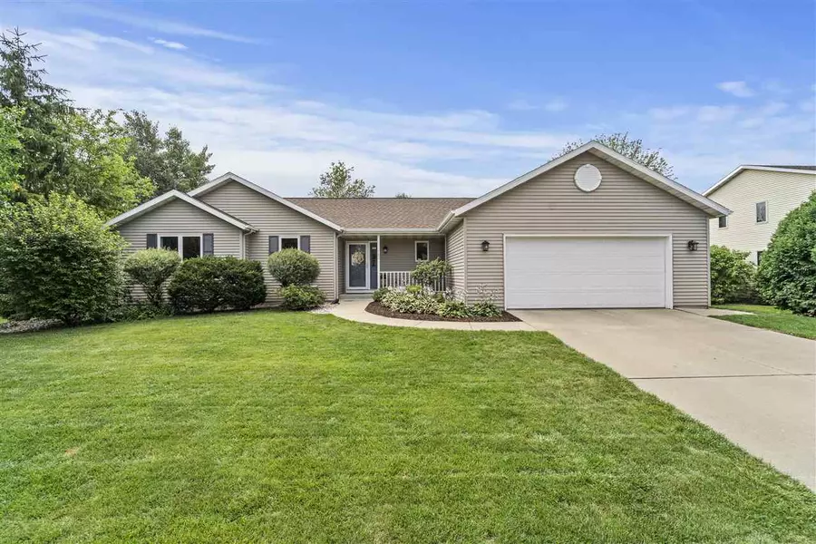 782 Ridge View Ln, Oregon, WI 53575