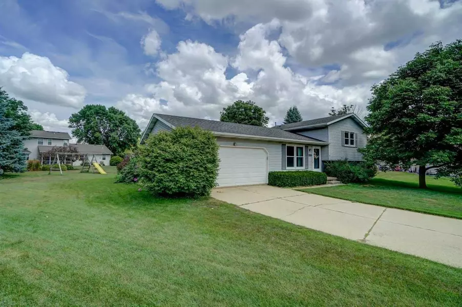 744 James Cir, Verona, WI 53593