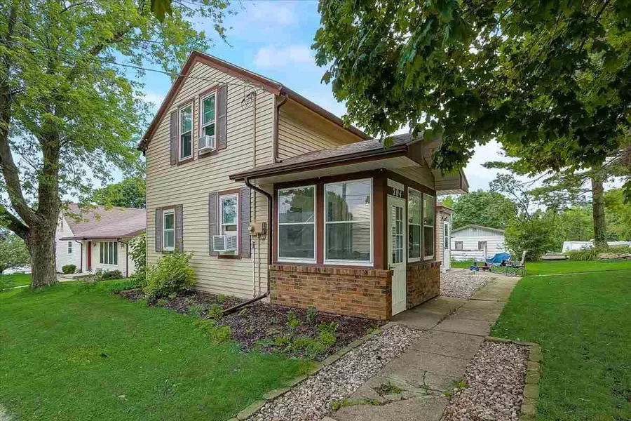 204 N Garfield St, Barneveld, WI 53507