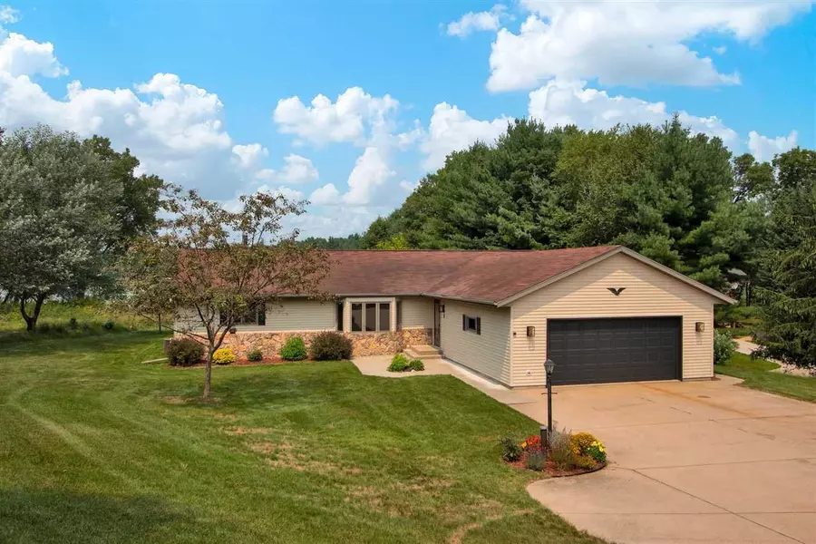 1332A Arrowhead Tr, Nekoosa, WI 54457