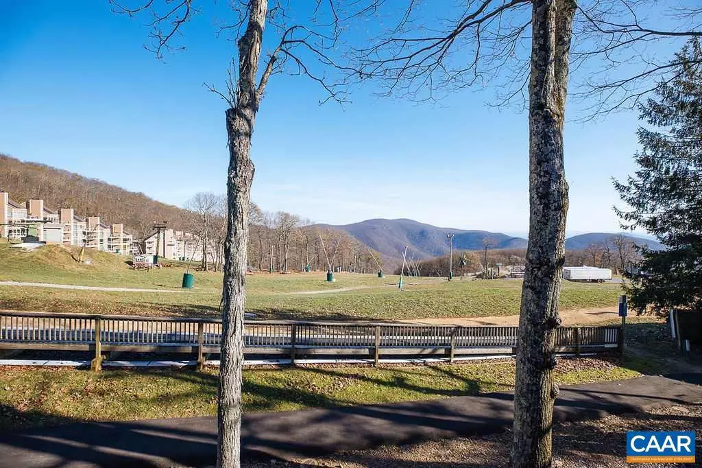 Wintergreen Resort, VA 22967,215 TIMBERS CONDOS #215