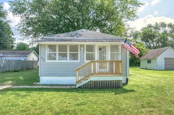 448 N Maple Street, Fennville, MI 49408