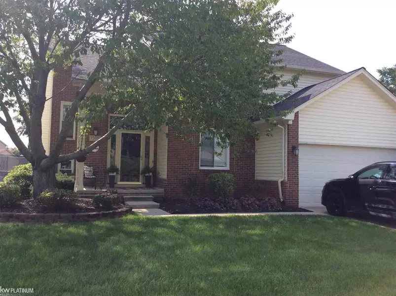 32075 Oakcrest Dr., Chesterfield Twp, MI 48047