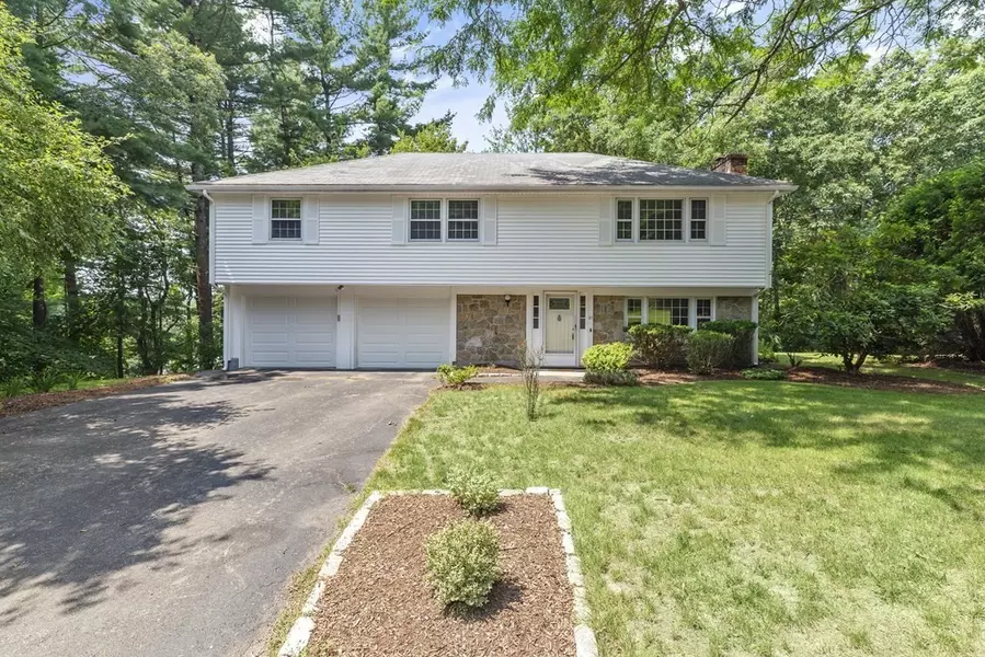 21 Bridle Path Circle, Framingham, MA 01701