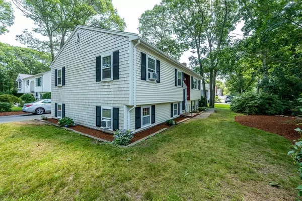 160 Maravista Ave, Falmouth, MA 02540