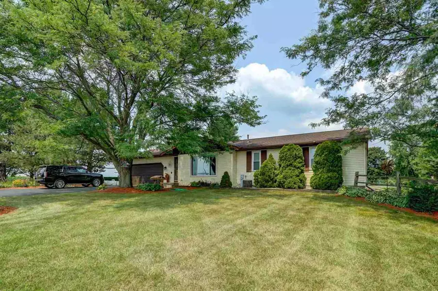 1164 Nesheim Rd, Deerfield, WI 53531