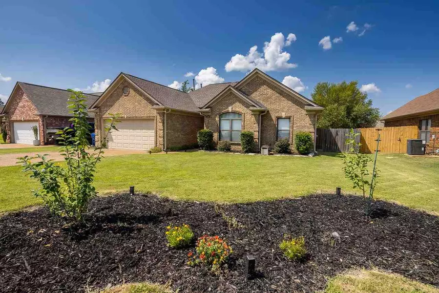 300 MOSSY SPRINGS DR, Oakland, TN 38060