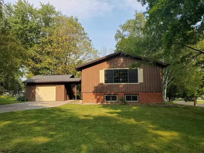 821 Garfield Ave, Viroqua, WI 54665