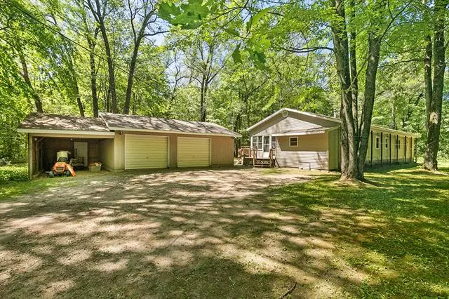 9807 N Maple Hill Road, Reynolds Twp, MI 49329