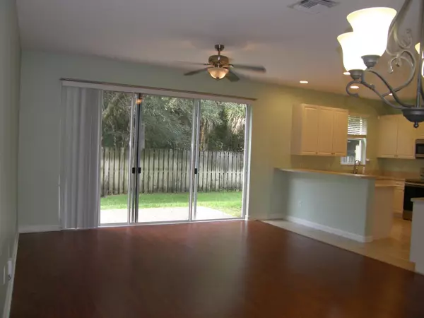 Vero Beach, FL 32966,2121 Timberlake CIR 1