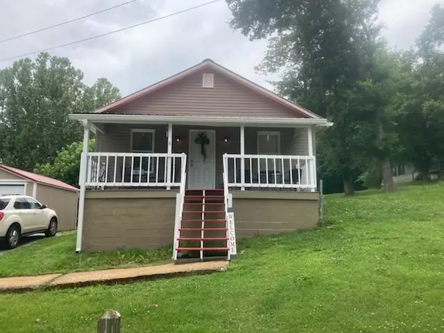 417 MOORE ST, Waynesboro, TN 38485