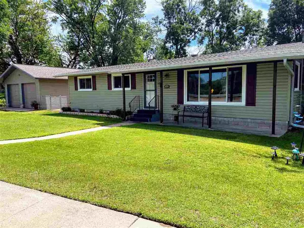 101 W Lake St, Friendship, WI 53934