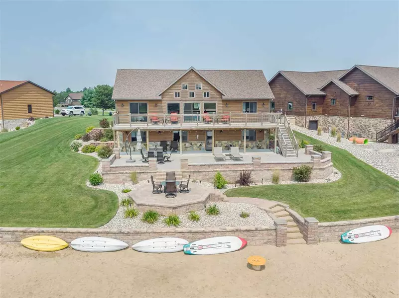 N8474 White Sand Ct, New Lisbon, WI 53950