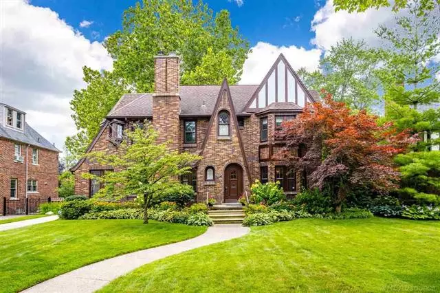 1045 KENSINGTON, Grosse Pointe Park, MI 48230