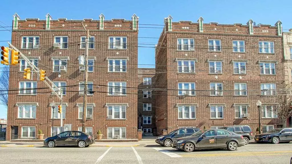 Weehawken, NJ 07086,3718 PARK AVE  #B2