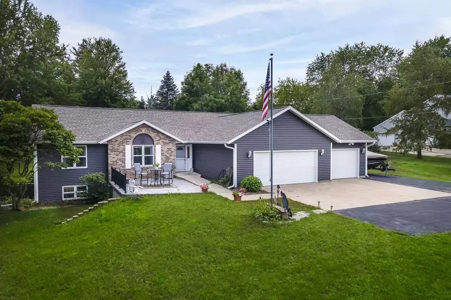 2155 Norgaren Rd, Stoughton, WI 53589