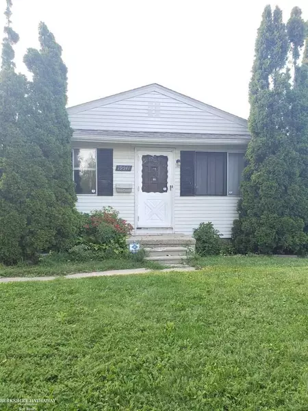 19541 Stafford, Clinton Township, MI 48035