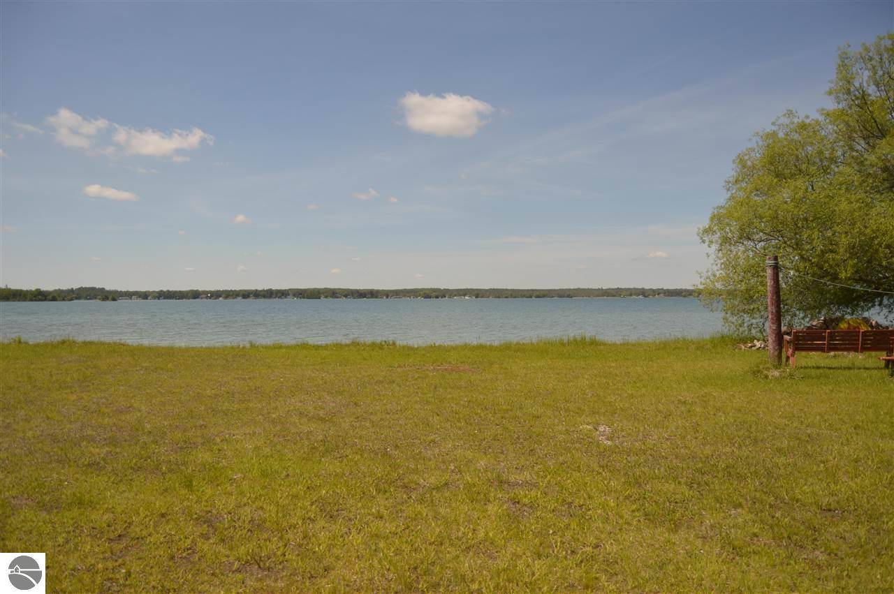 6978 Grand Pointe Road, Presque Isle, MI 49777