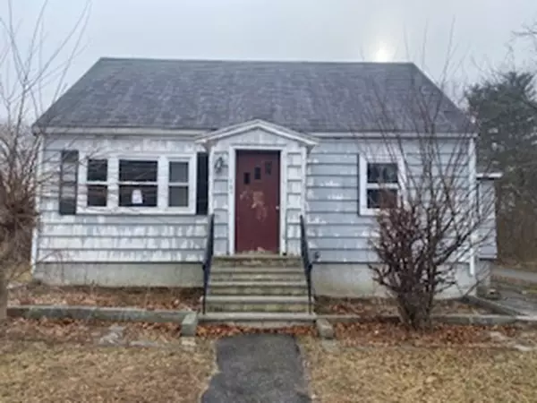 101 Weymouth St, Holbrook, MA 02343