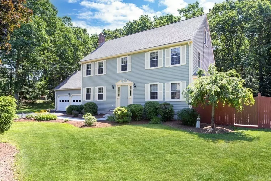 4 Old Carriage Lane, Franklin, MA 02038