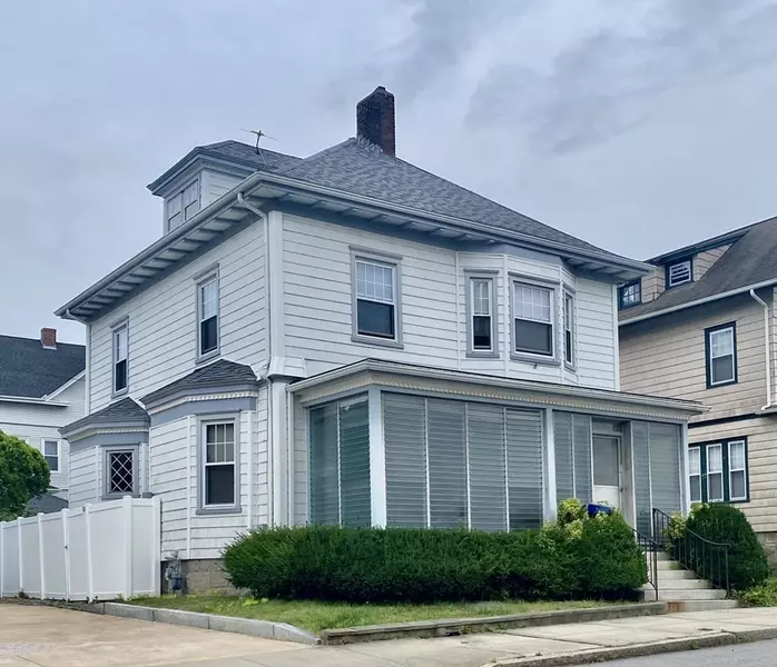 823 Hanover St, Fall River, MA 02720