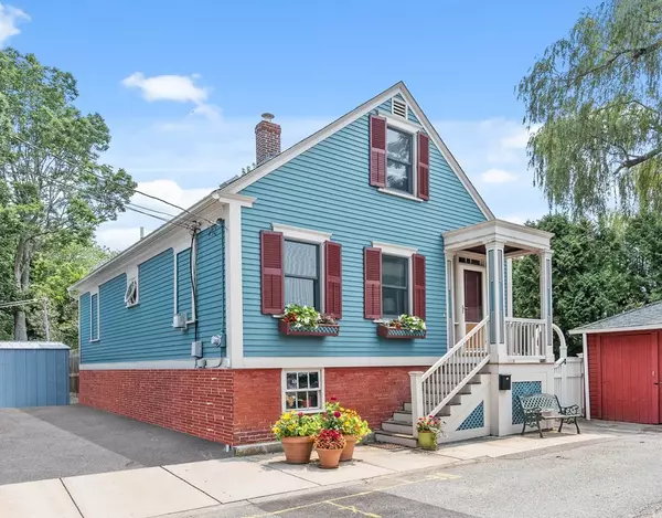 23 Milk St, Bristol, RI 02809