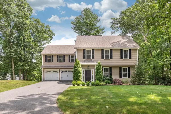 5 Rolling Ln, Natick, MA 01760