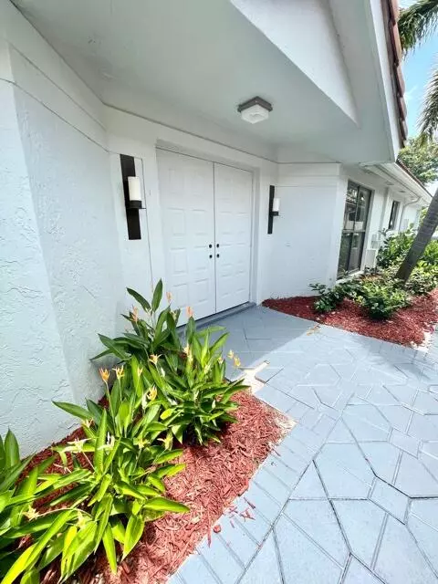 Boca Raton, FL 33428,21358 Green Hill LN