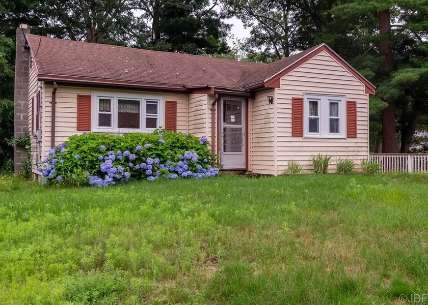 42 Dale Rd, Holbrook, MA 02343