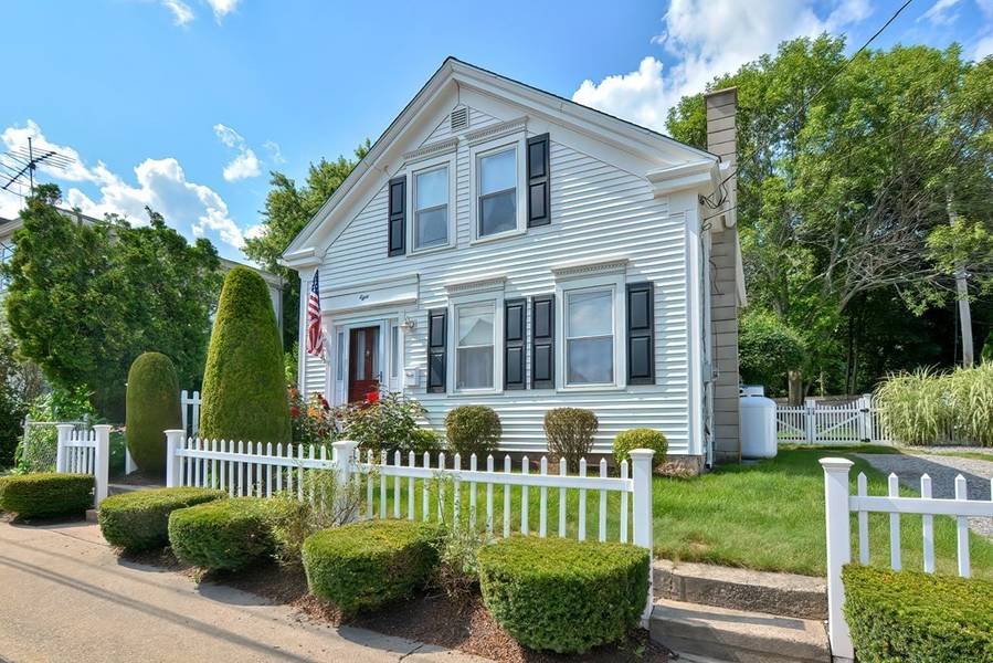 8 Ives Street, Blackstone, MA 01504