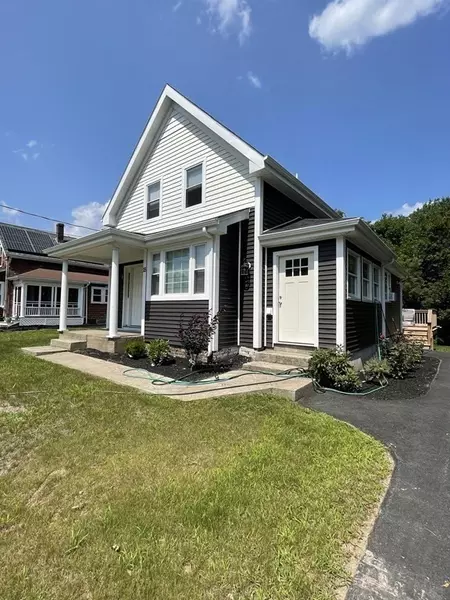 18 Linwood St, Holbrook, MA 02343