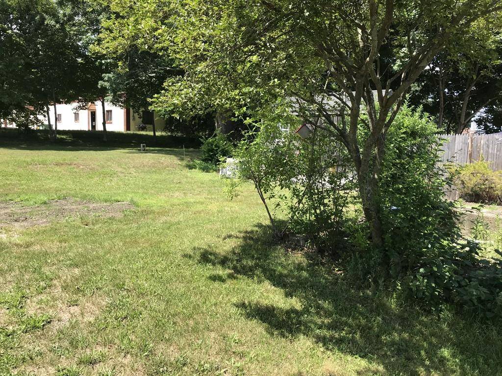 North Attleboro, MA 02760,829 South Washington St