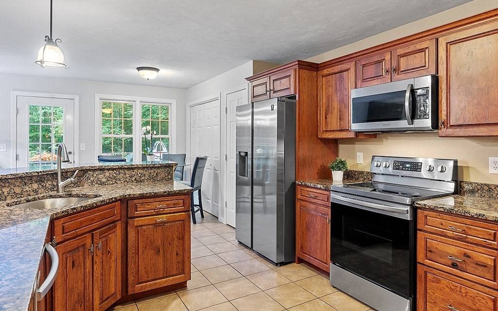Charlton, MA 01507,25 Casey Road
