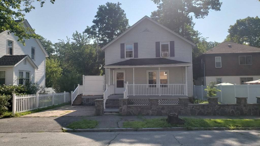 37 Vineyard St, Worcester, MA 01603