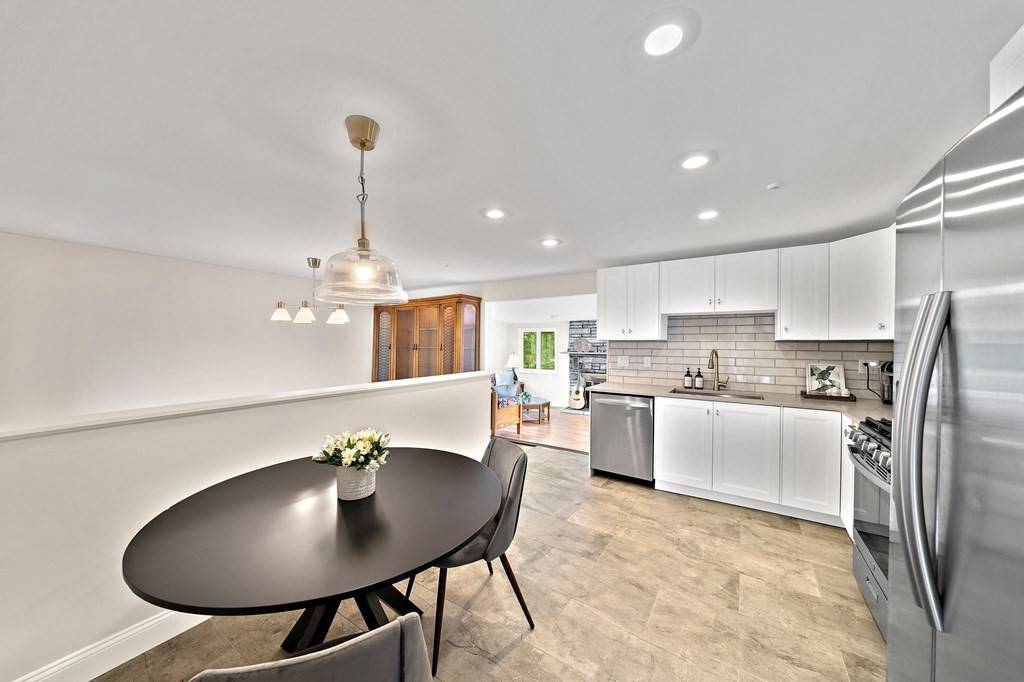 Randolph, MA 02368,17 Fernandez Cir