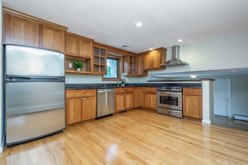 Acton, MA 01720,20 Oakwood Rd