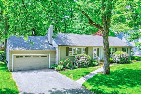 10 Apache Trail, Arlington, MA 02474