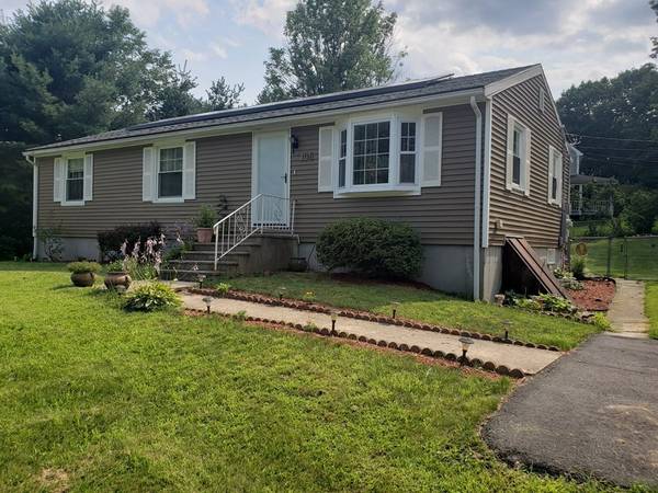 196 Ponakin Rd, Lancaster, MA 01523