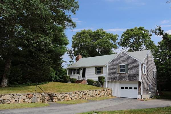 19 Bennets Neck Dr, Bourne, MA 02559