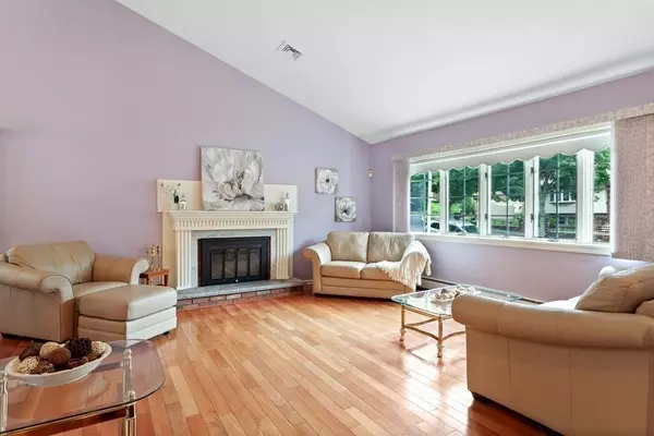Peabody, MA 01960,2 Corinne St