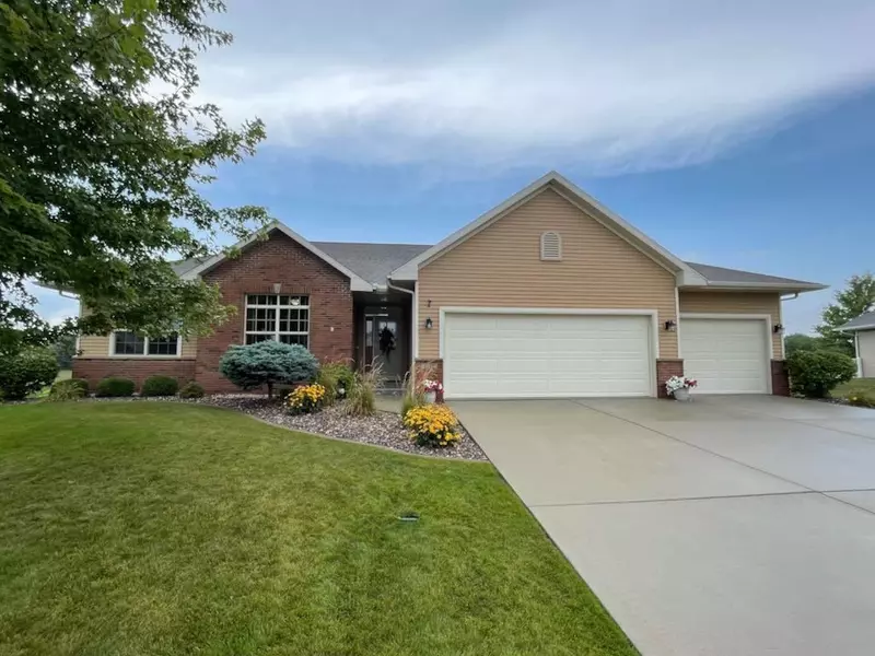 1143 Wynd Tree Dr, Janesville, WI 53546