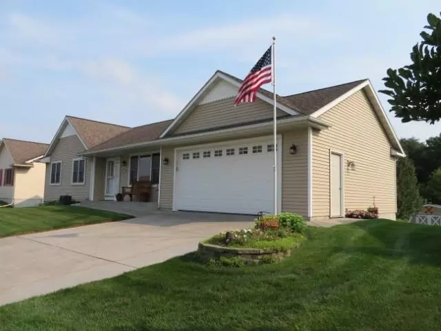 67 Dessa Rain Dr, Reedsburg, WI 53959