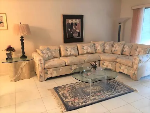 Delray Beach, FL 33446,6585 Kensington LN 102