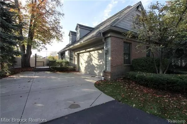 Royal Oak, MI 48073,3321 NELL ROSE CRT