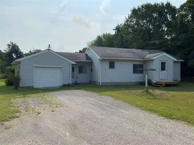 858 S Bossett Road, Ravenna, MI 49451