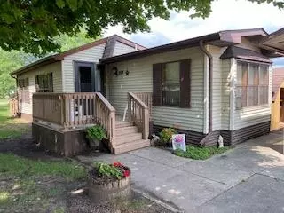 1508 S 11TH ST, Prairie Du Chien, WI 53821-3045