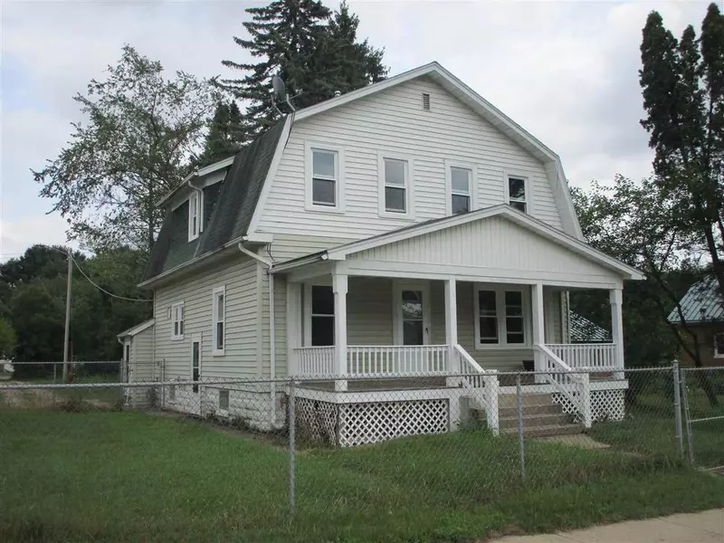 102 N Main St, Friendship, WI 53934